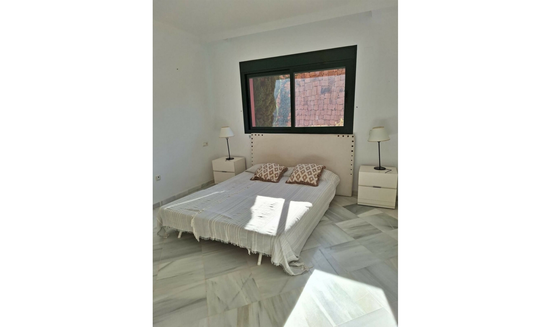Resale - Apartment -
La Duquesa