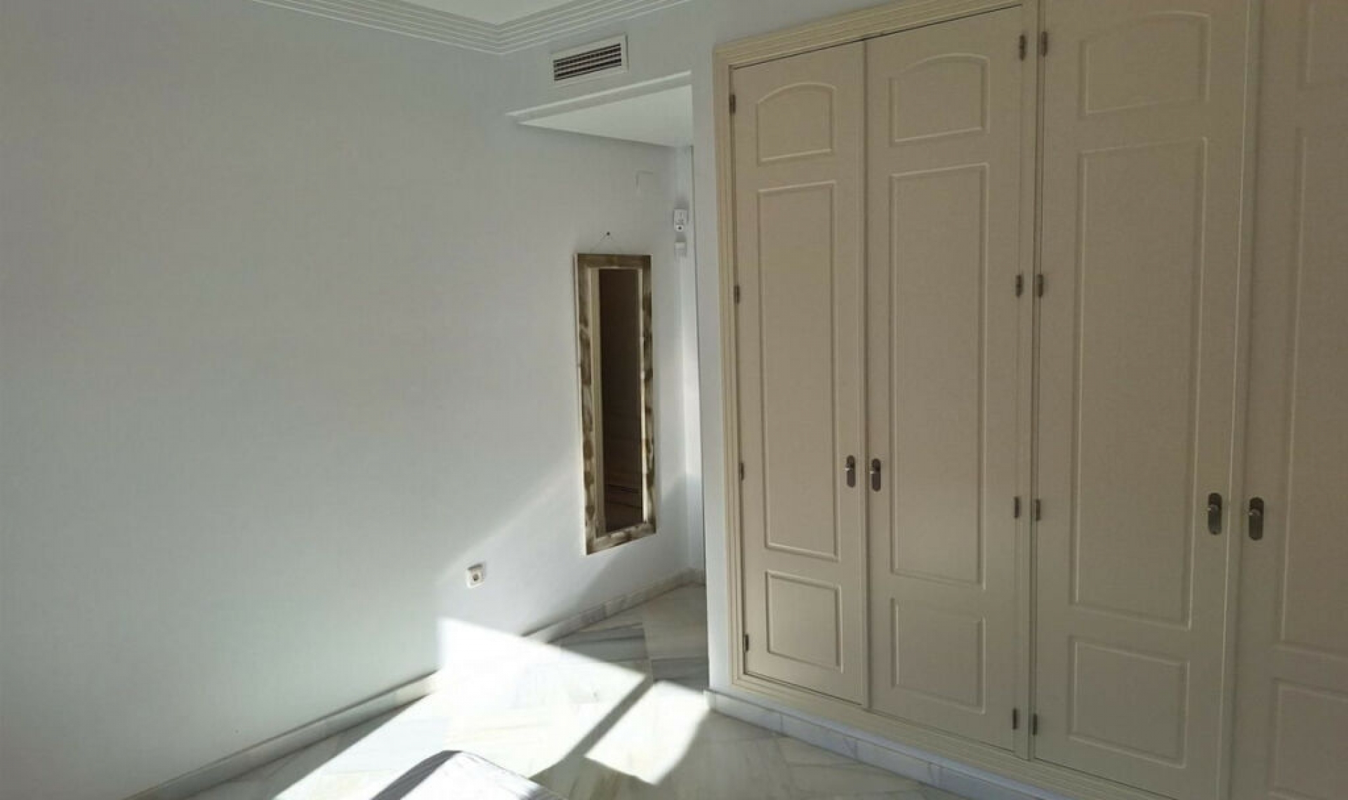 Resale - Apartment -
La Duquesa