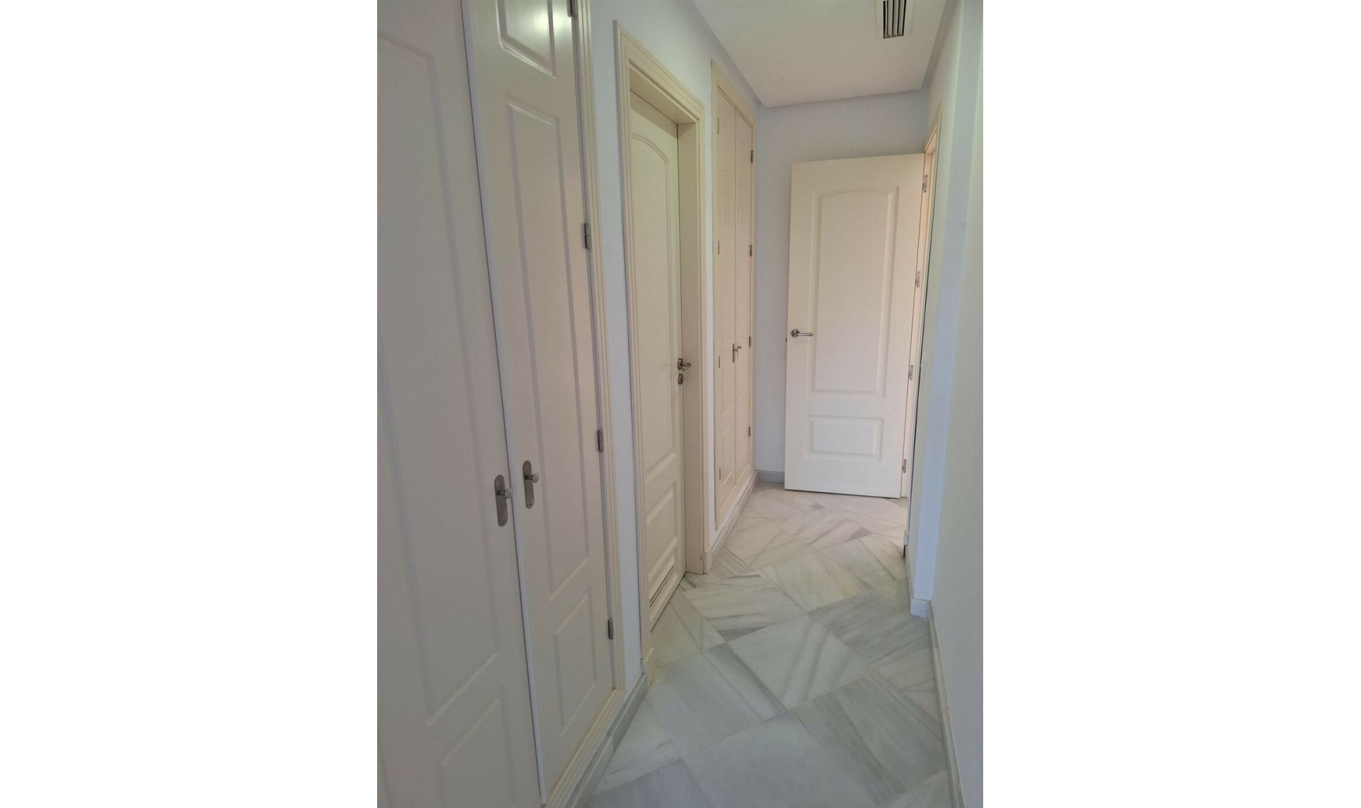 Resale - Apartment -
La Duquesa