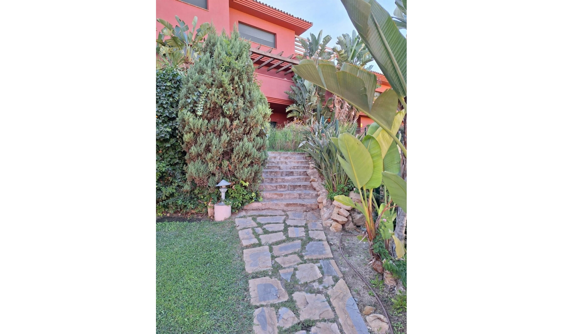 Resale - Apartment -
La Duquesa