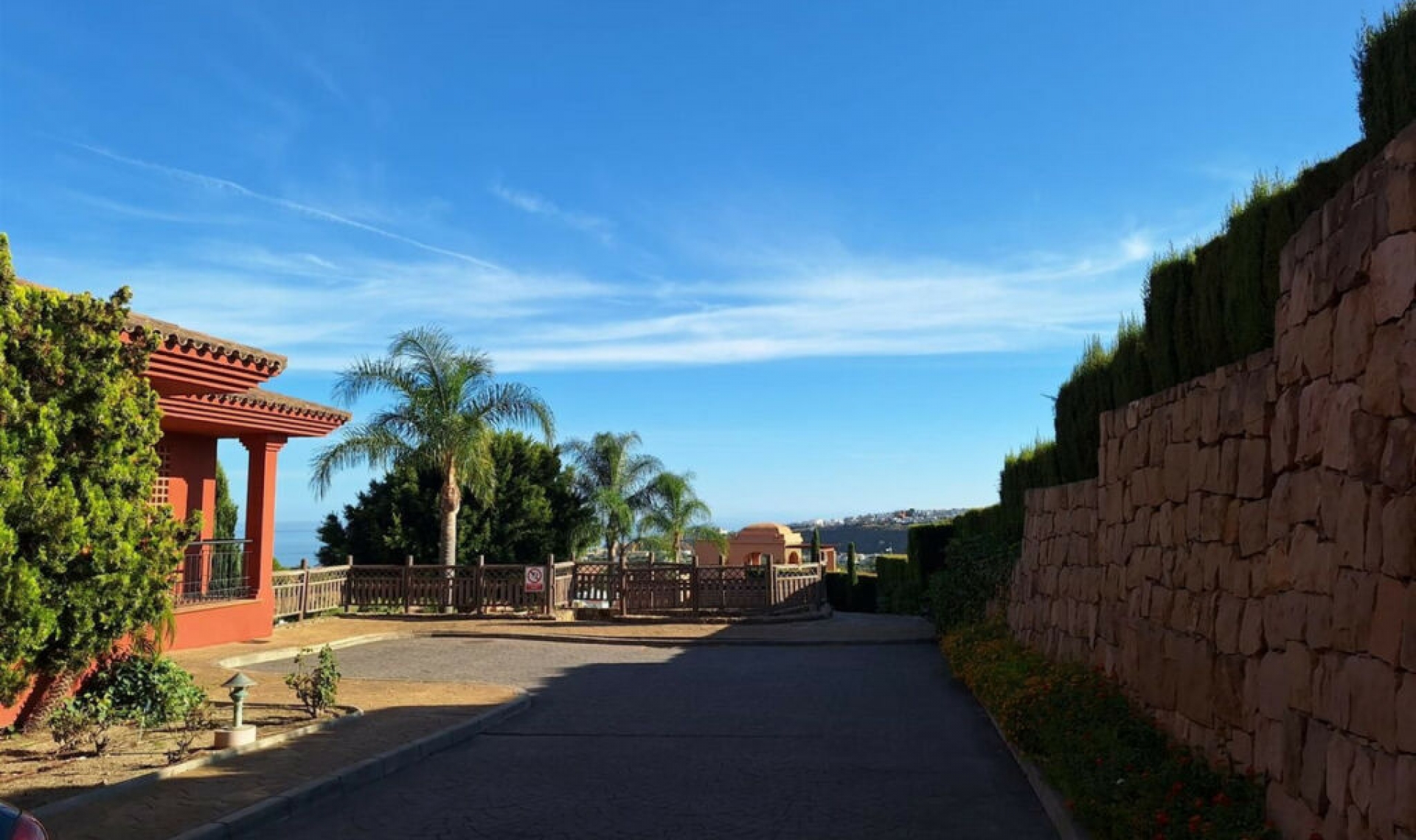 Resale - Apartment -
La Duquesa