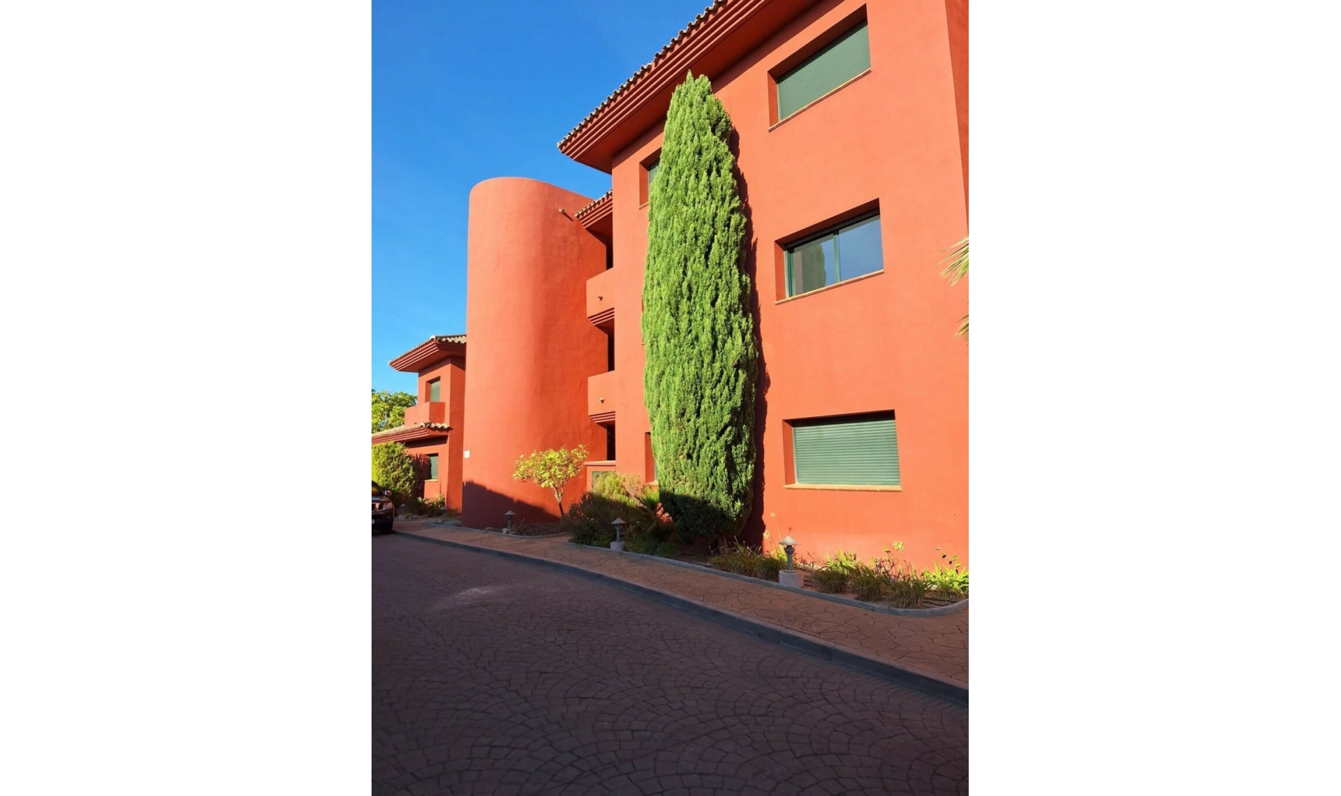 Resale - Apartment -
La Duquesa