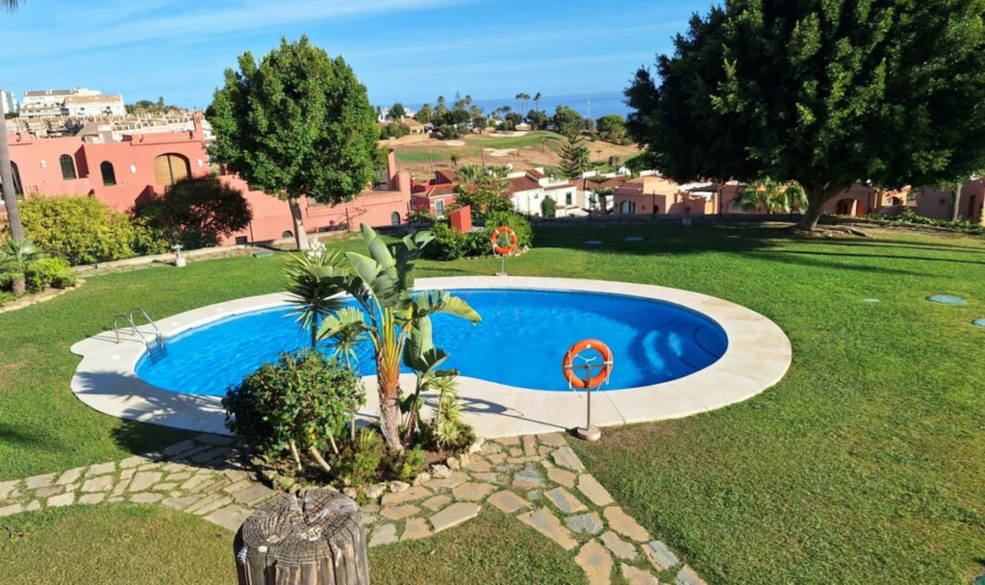 Resale - Apartment -
La Duquesa