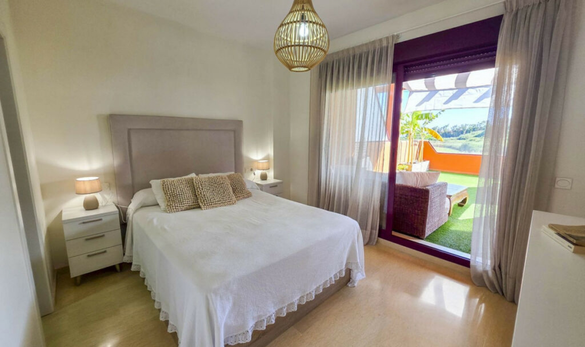 Resale - Apartment -
La Duquesa