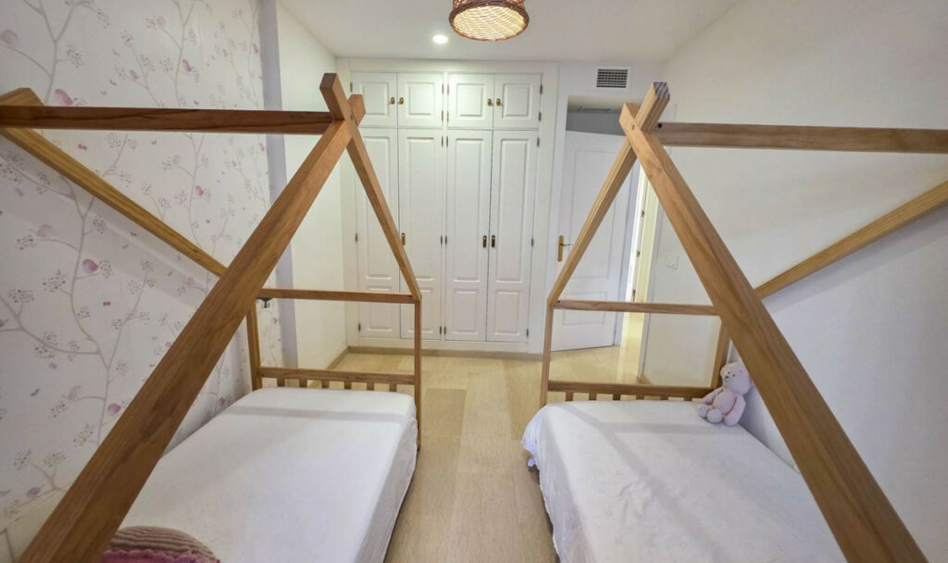 Resale - Apartment -
La Duquesa