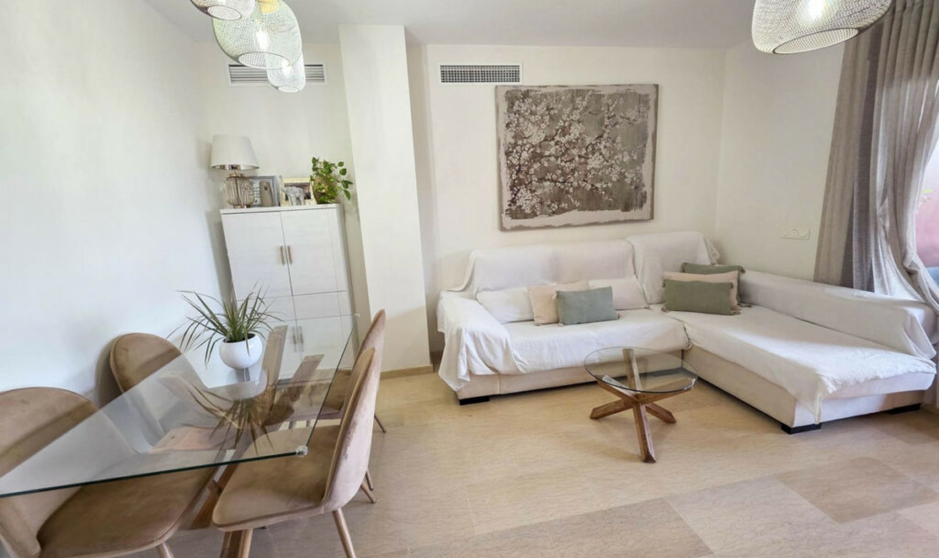 Resale - Apartment -
La Duquesa
