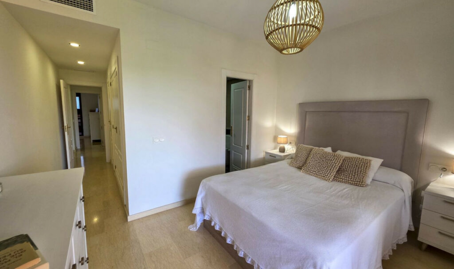 Resale - Apartment -
La Duquesa