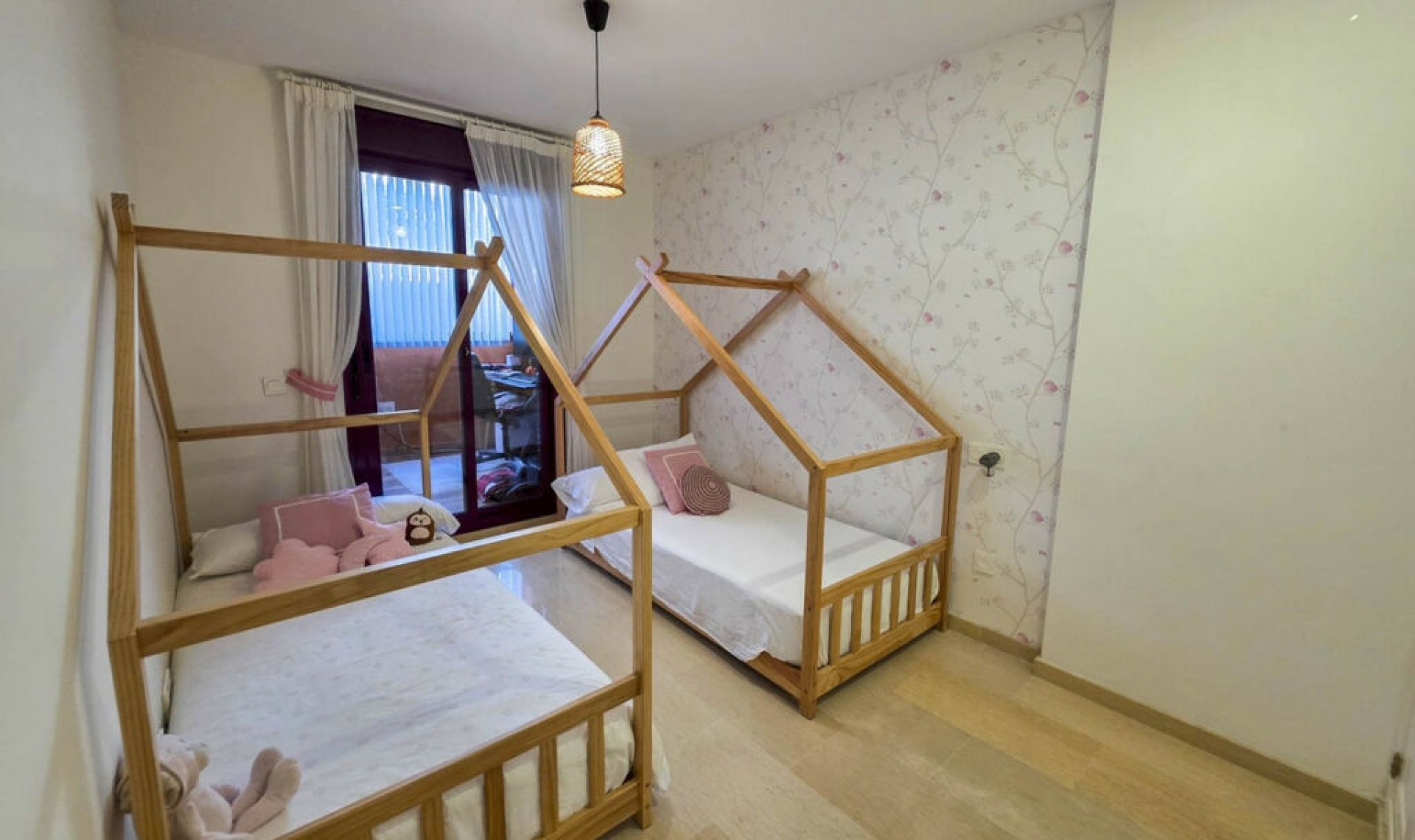 Resale - Apartment -
La Duquesa