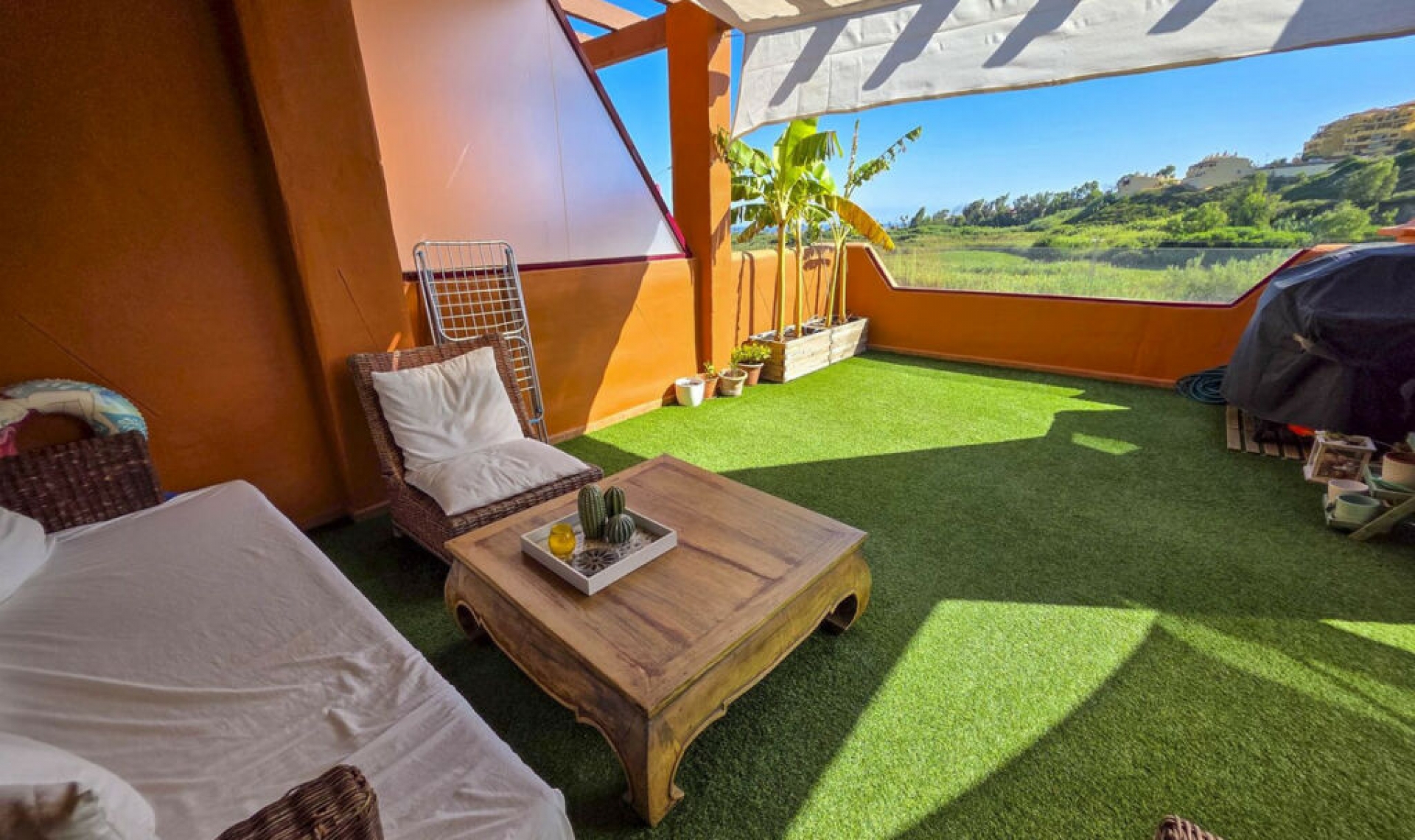 Resale - Apartment -
La Duquesa