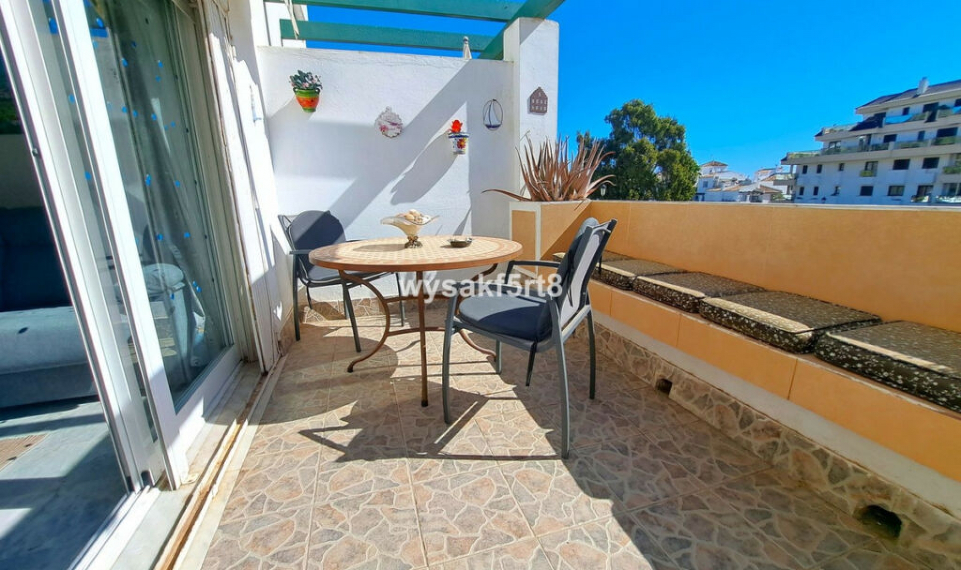 Resale - Apartment -
La Duquesa