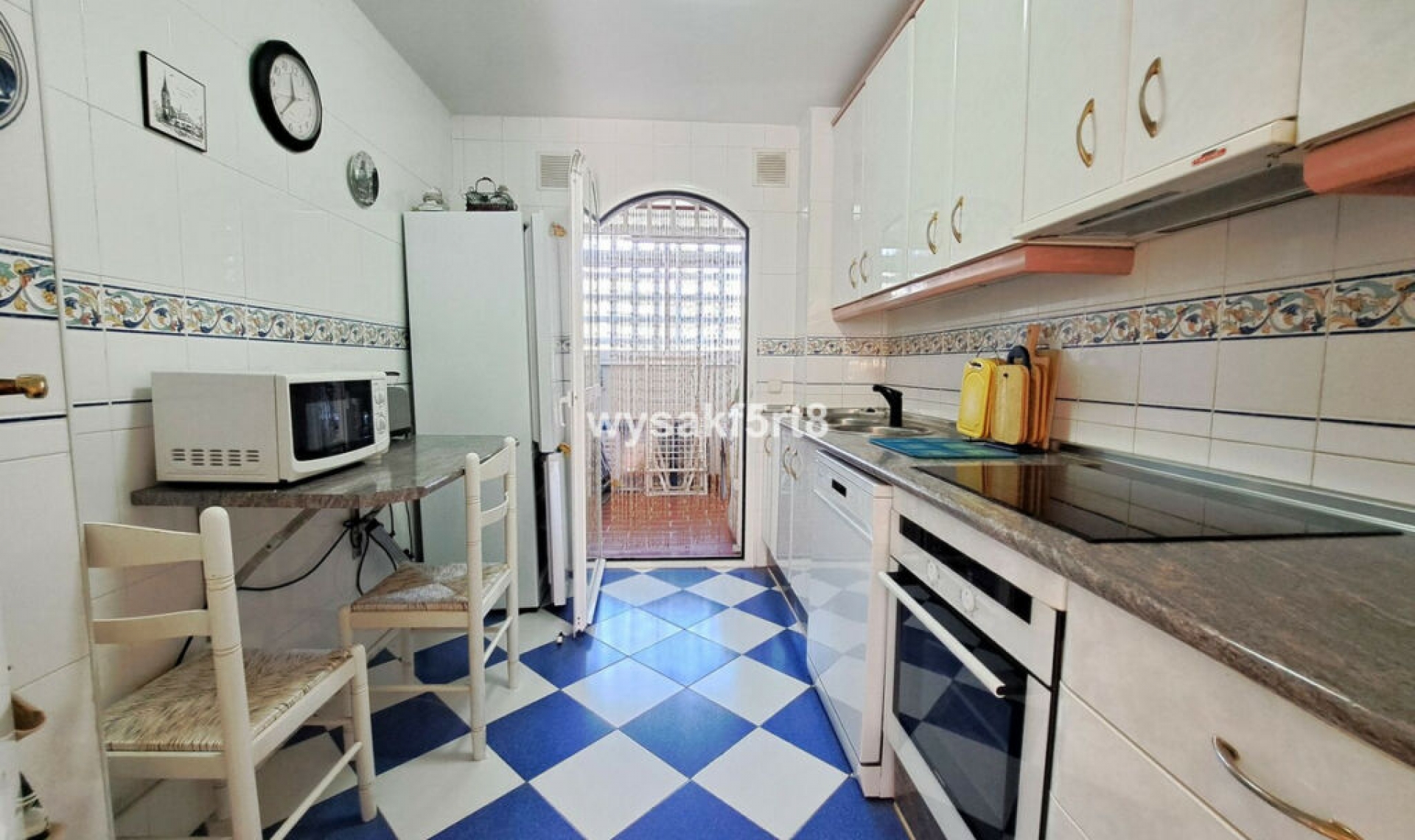 Resale - Apartment -
La Duquesa
