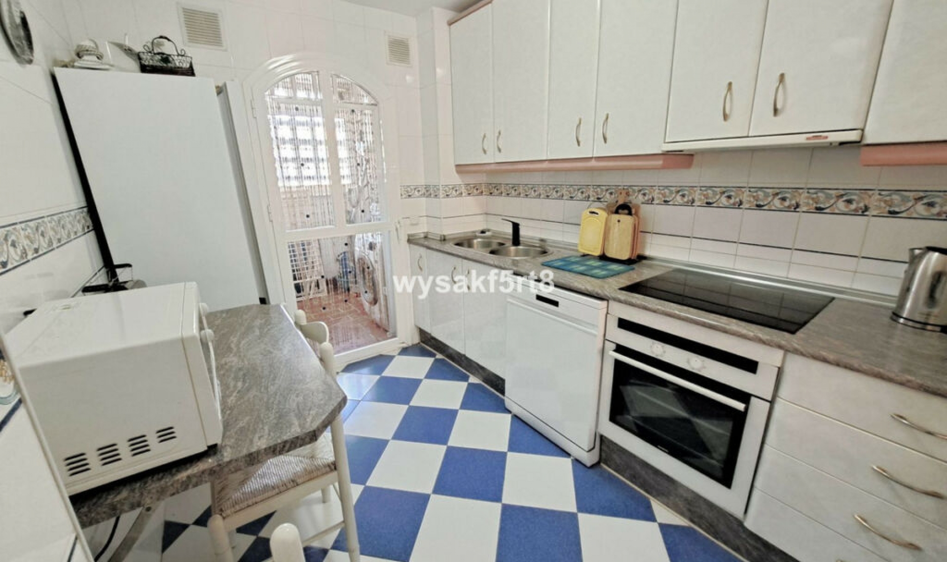 Resale - Apartment -
La Duquesa