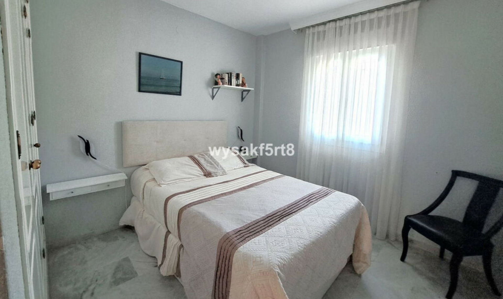 Resale - Apartment -
La Duquesa