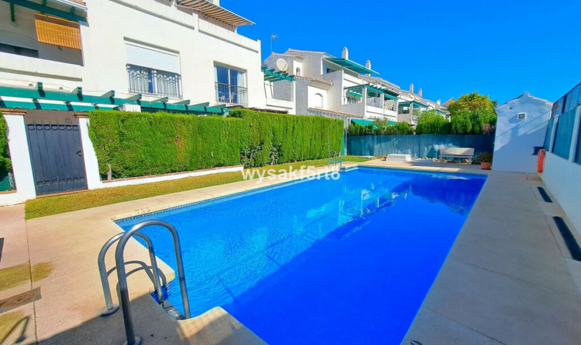 Resale - Apartment -
La Duquesa