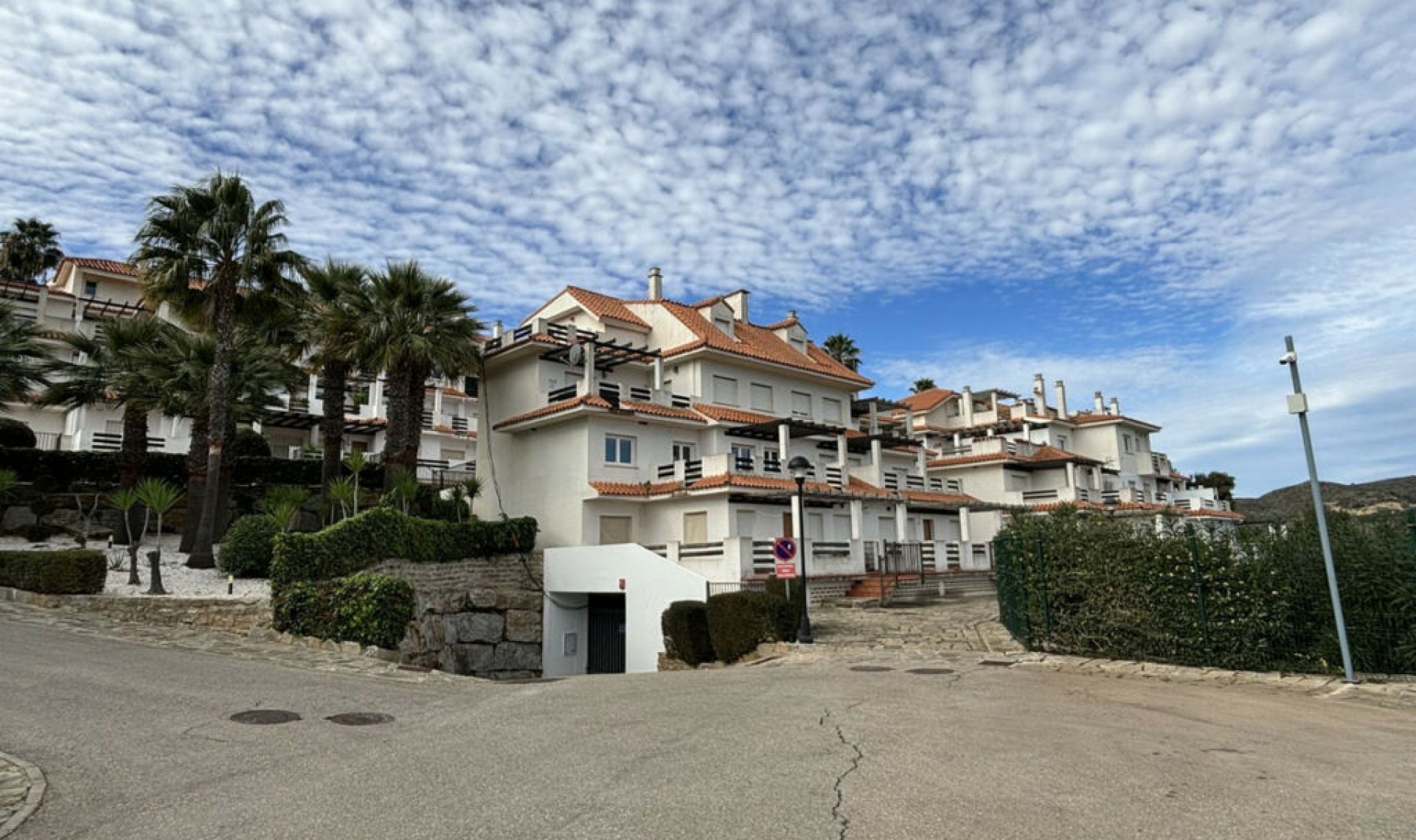 Resale - Apartment -
La Duquesa