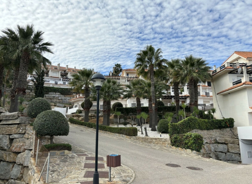 Resale - Apartment -
La Duquesa