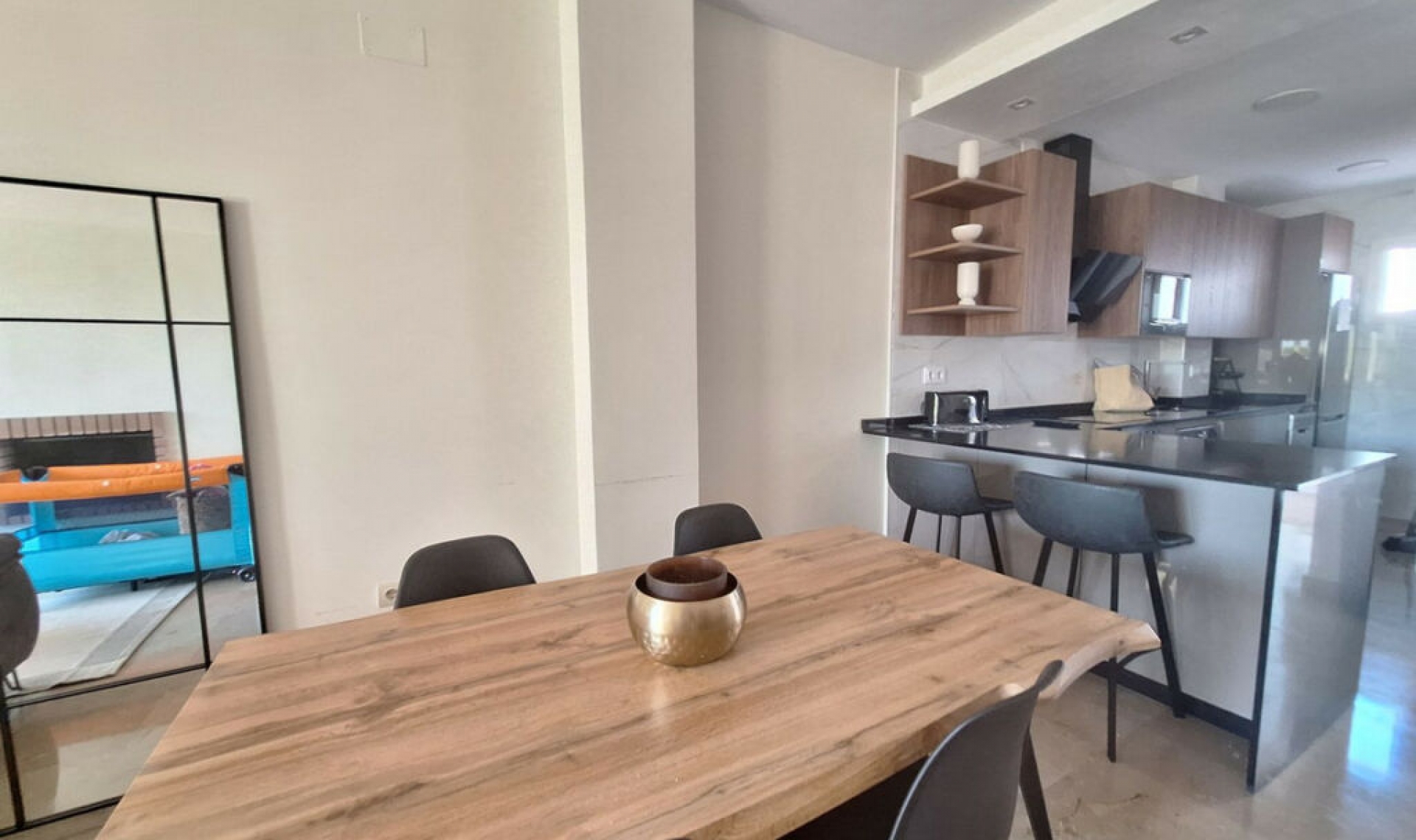 Resale - Apartment -
La Duquesa