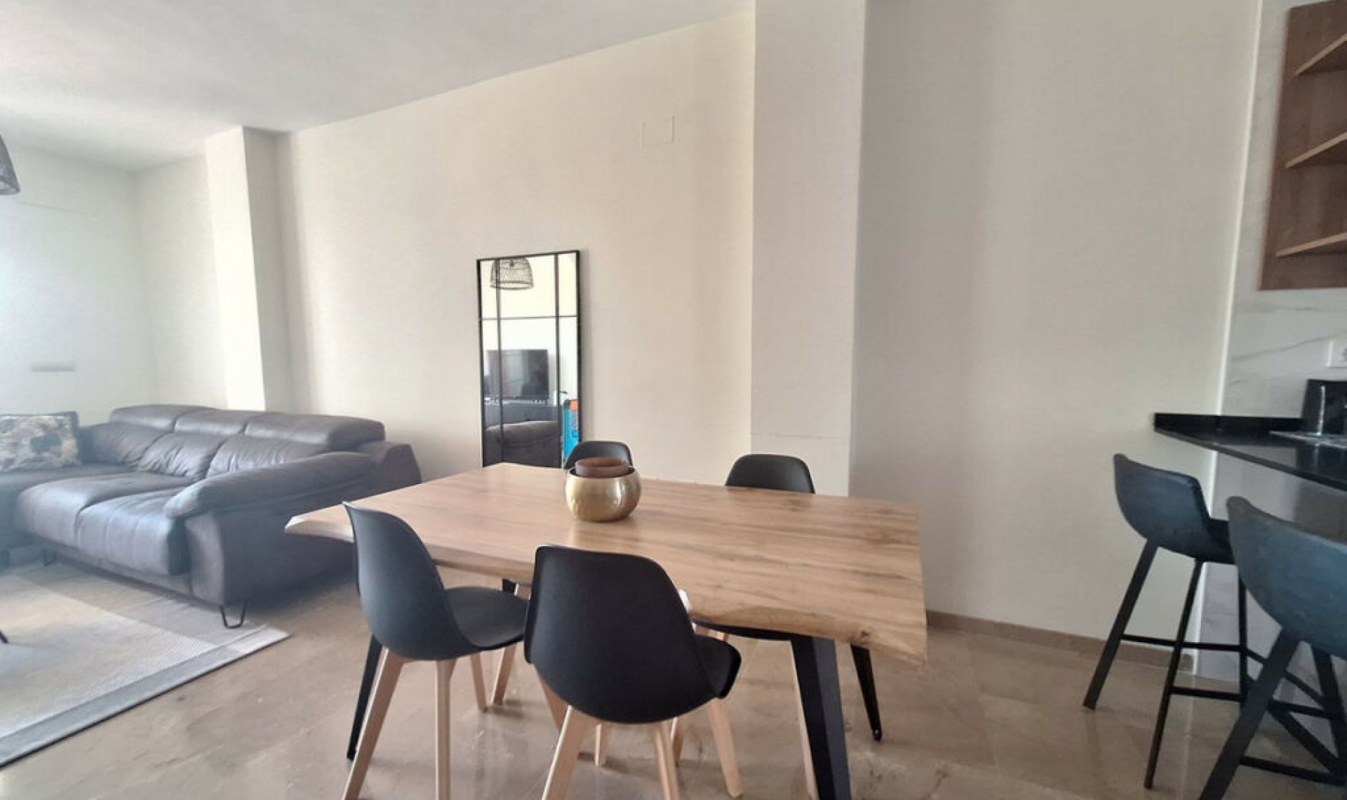 Resale - Apartment -
La Duquesa