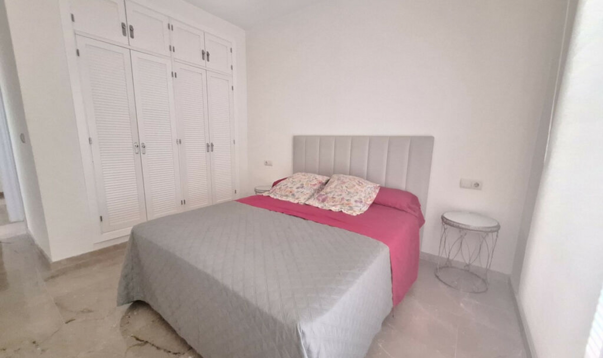 Resale - Apartment -
La Duquesa