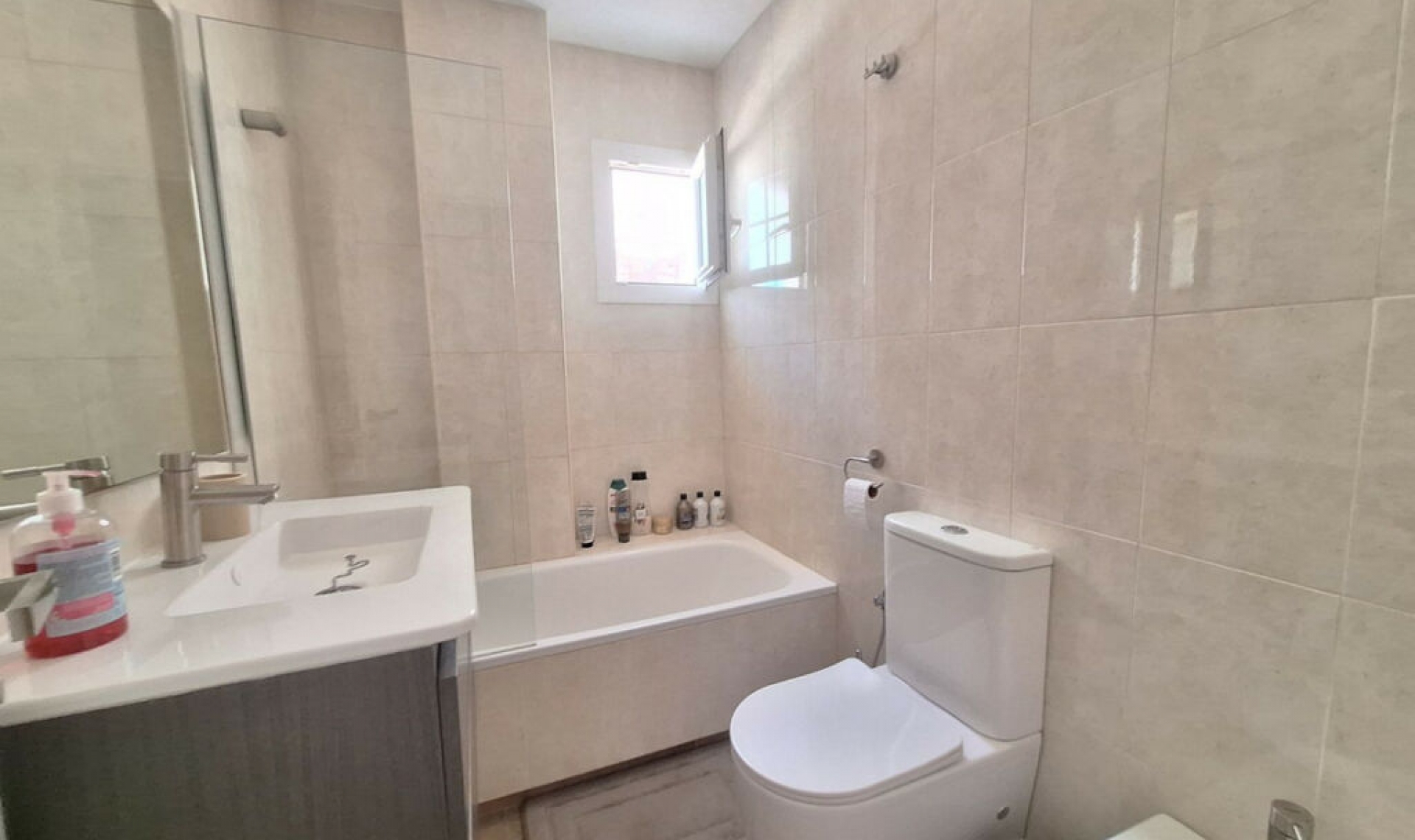 Resale - Apartment -
La Duquesa