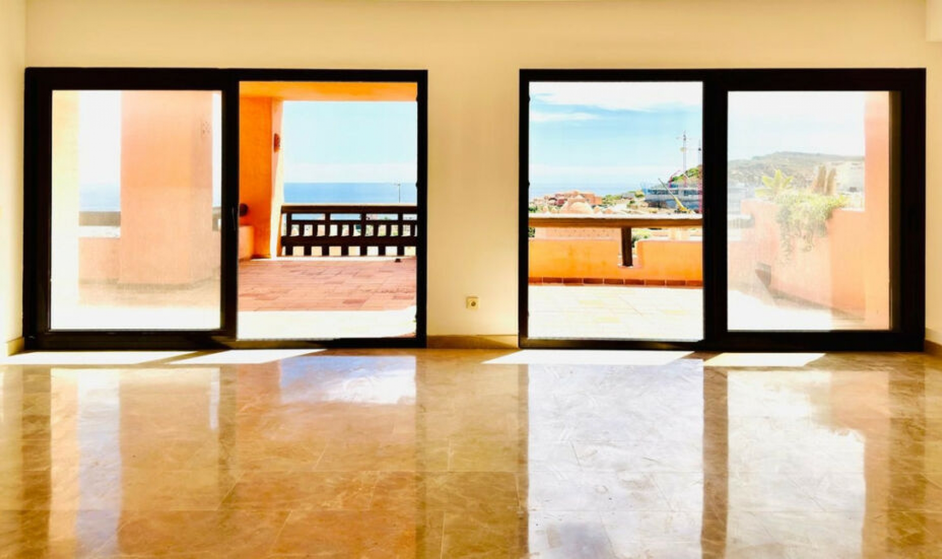 Resale - Apartment -
La Duquesa