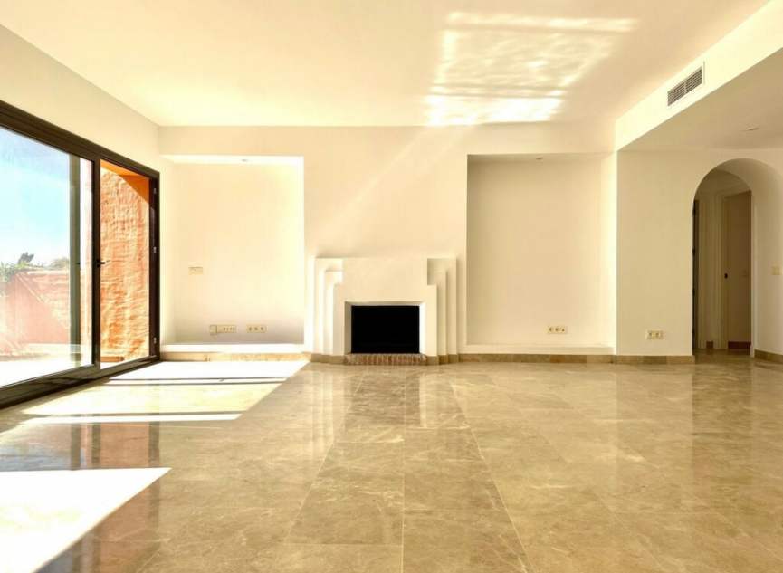 Resale - Apartment -
La Duquesa