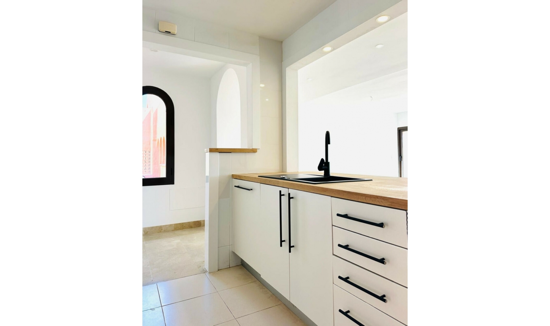 Resale - Apartment -
La Duquesa
