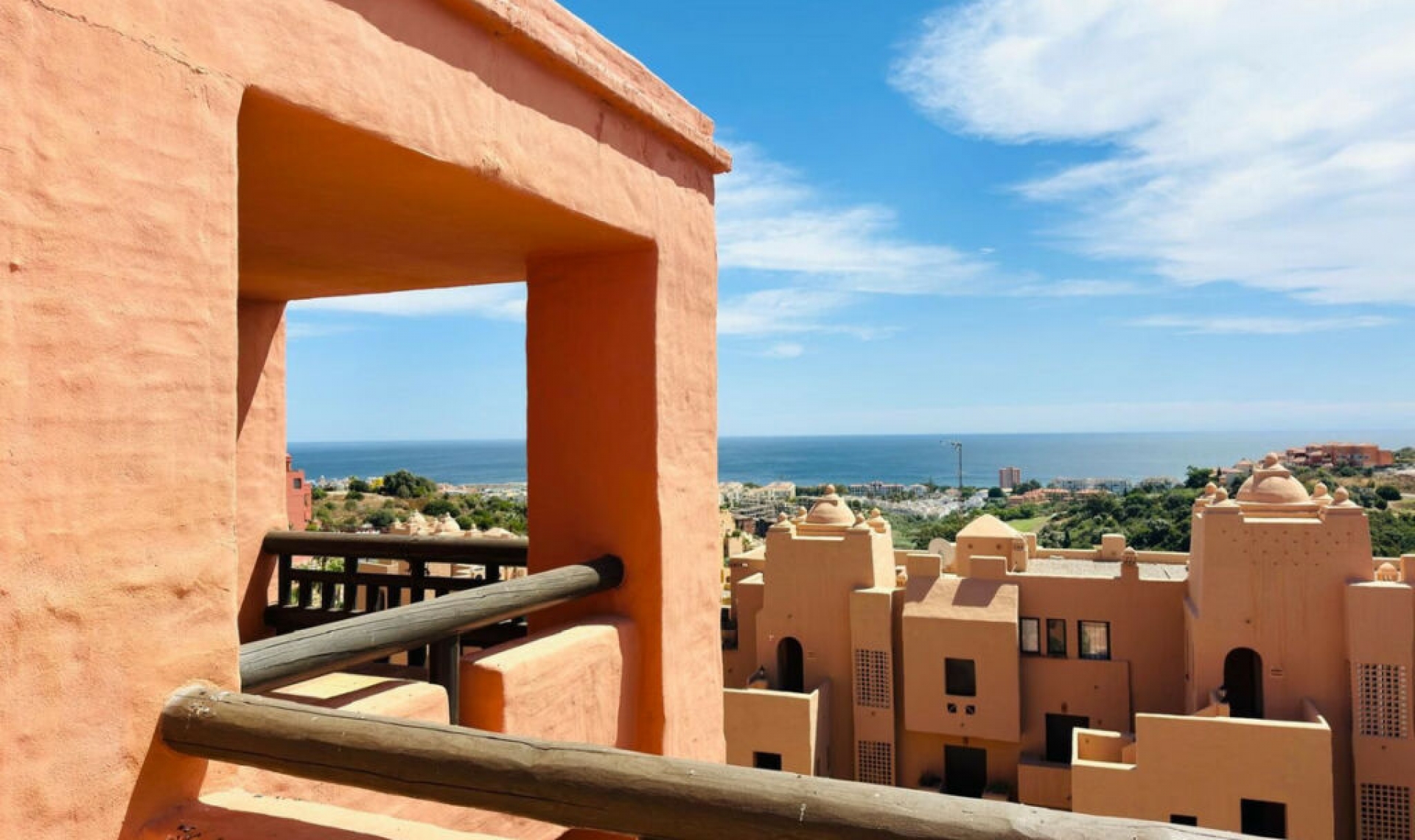 Resale - Apartment -
La Duquesa