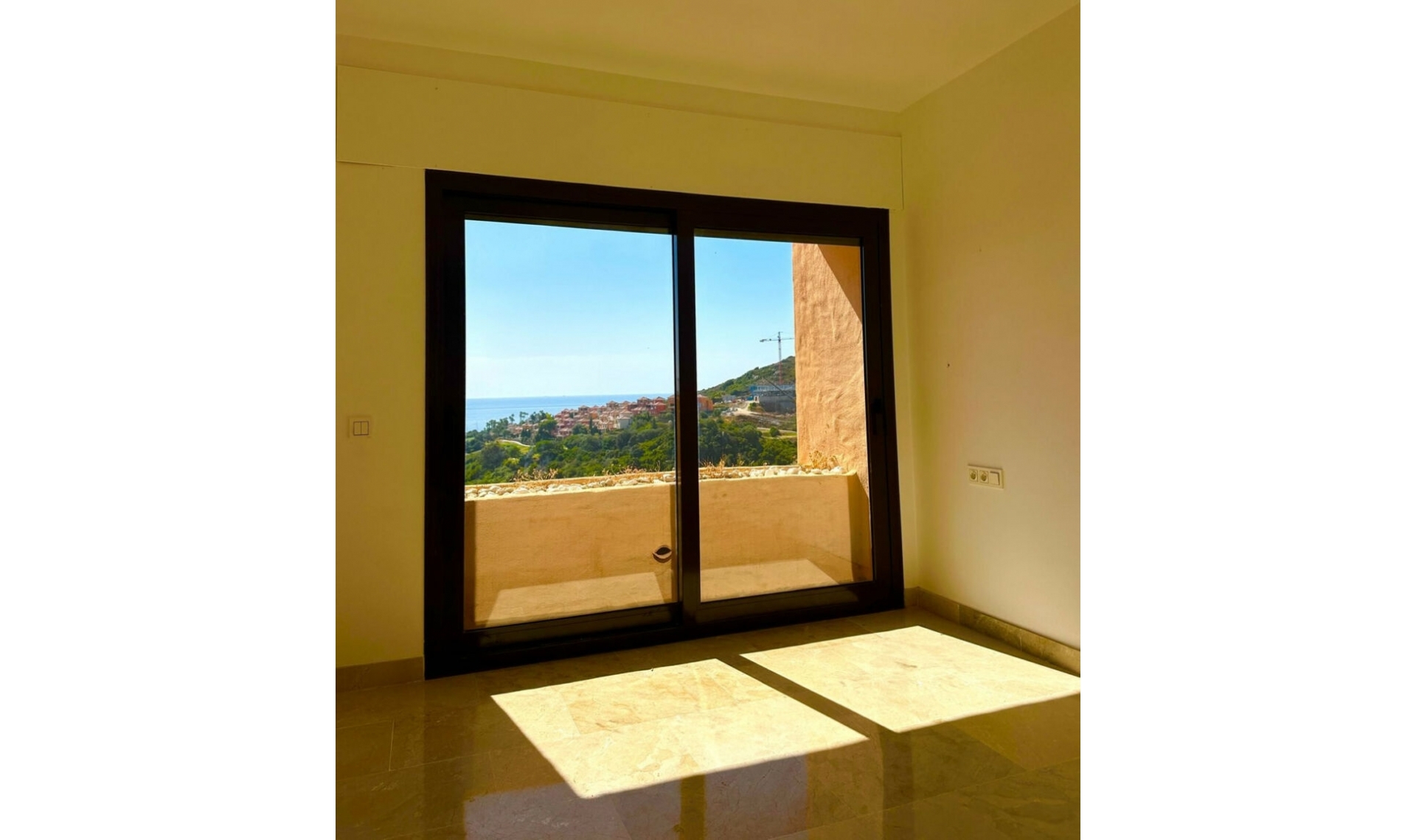 Resale - Apartment -
La Duquesa