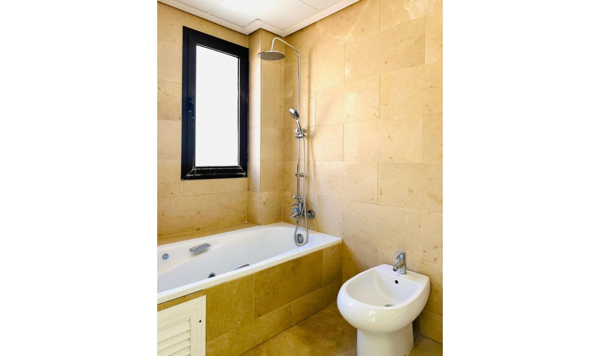 Resale - Apartment -
La Duquesa