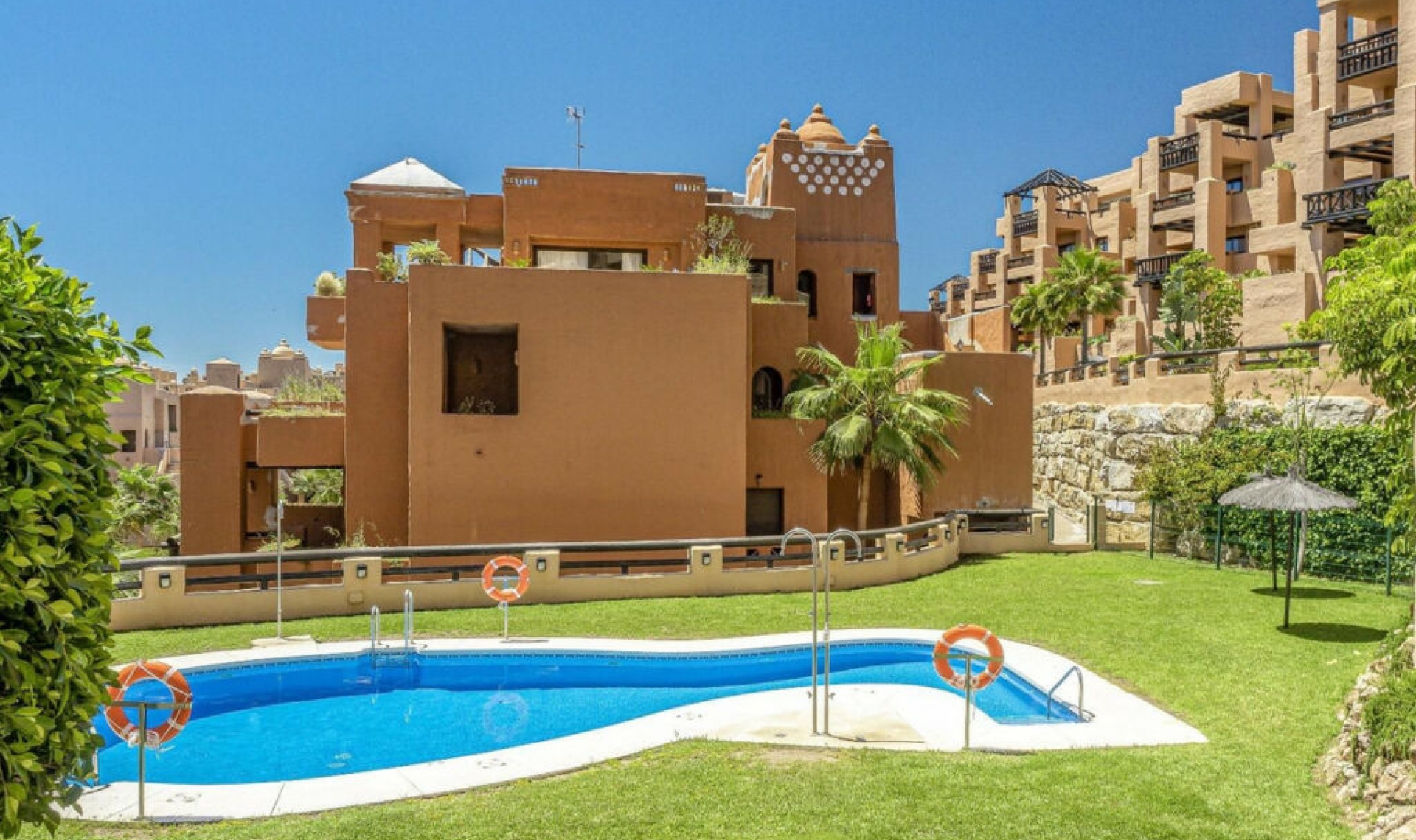 Resale - Apartment -
La Duquesa