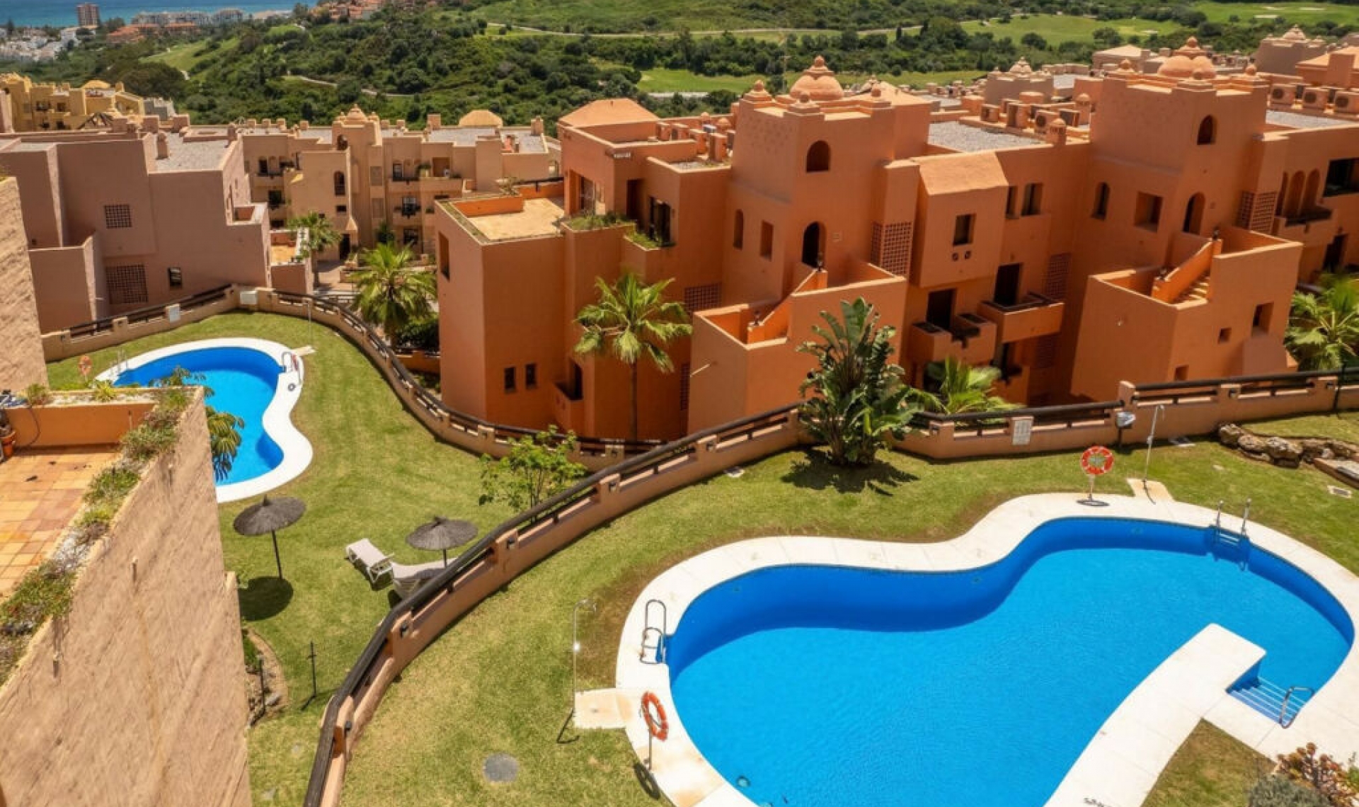 Resale - Apartment -
La Duquesa