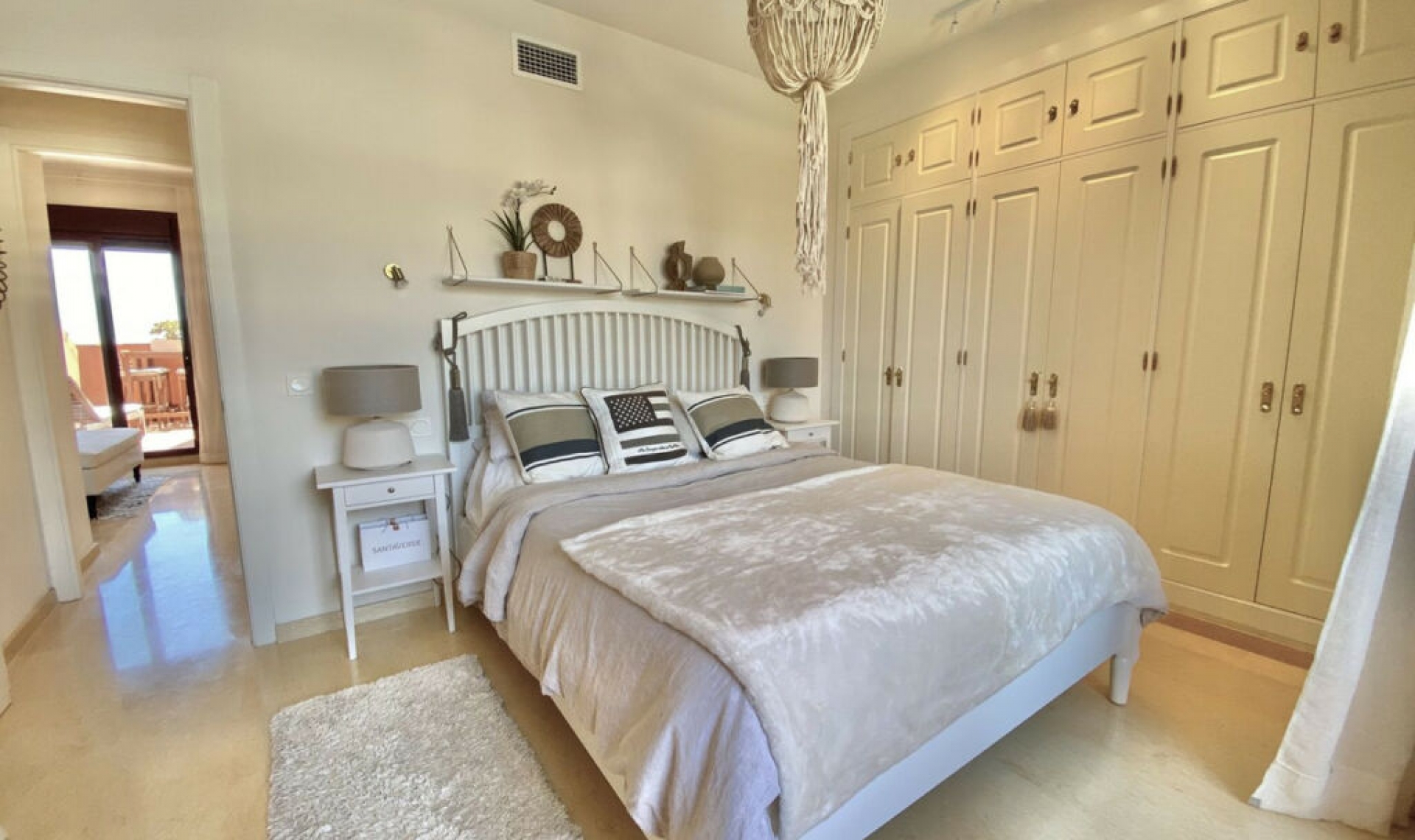 Resale - Apartment -
La Duquesa