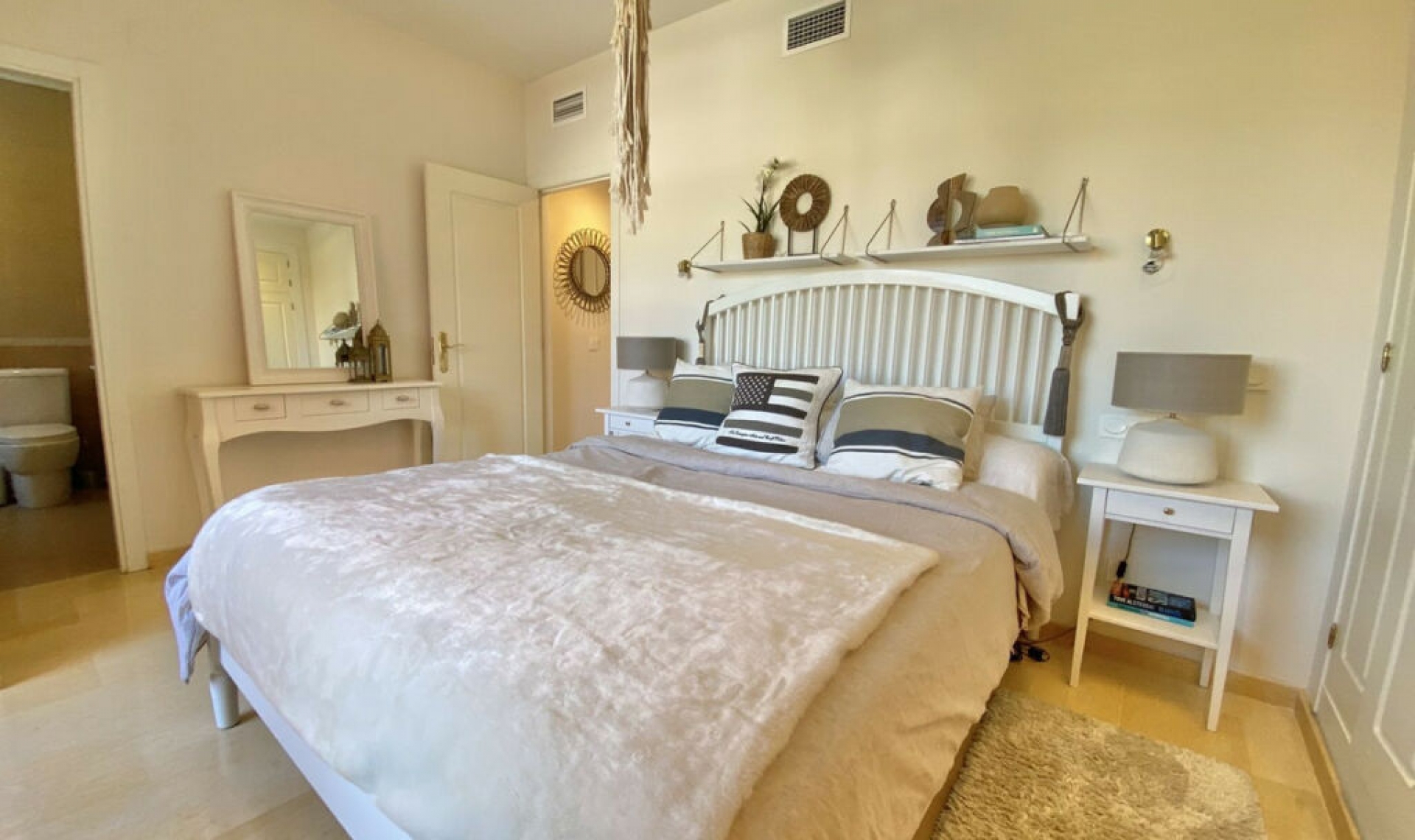 Resale - Apartment -
La Duquesa