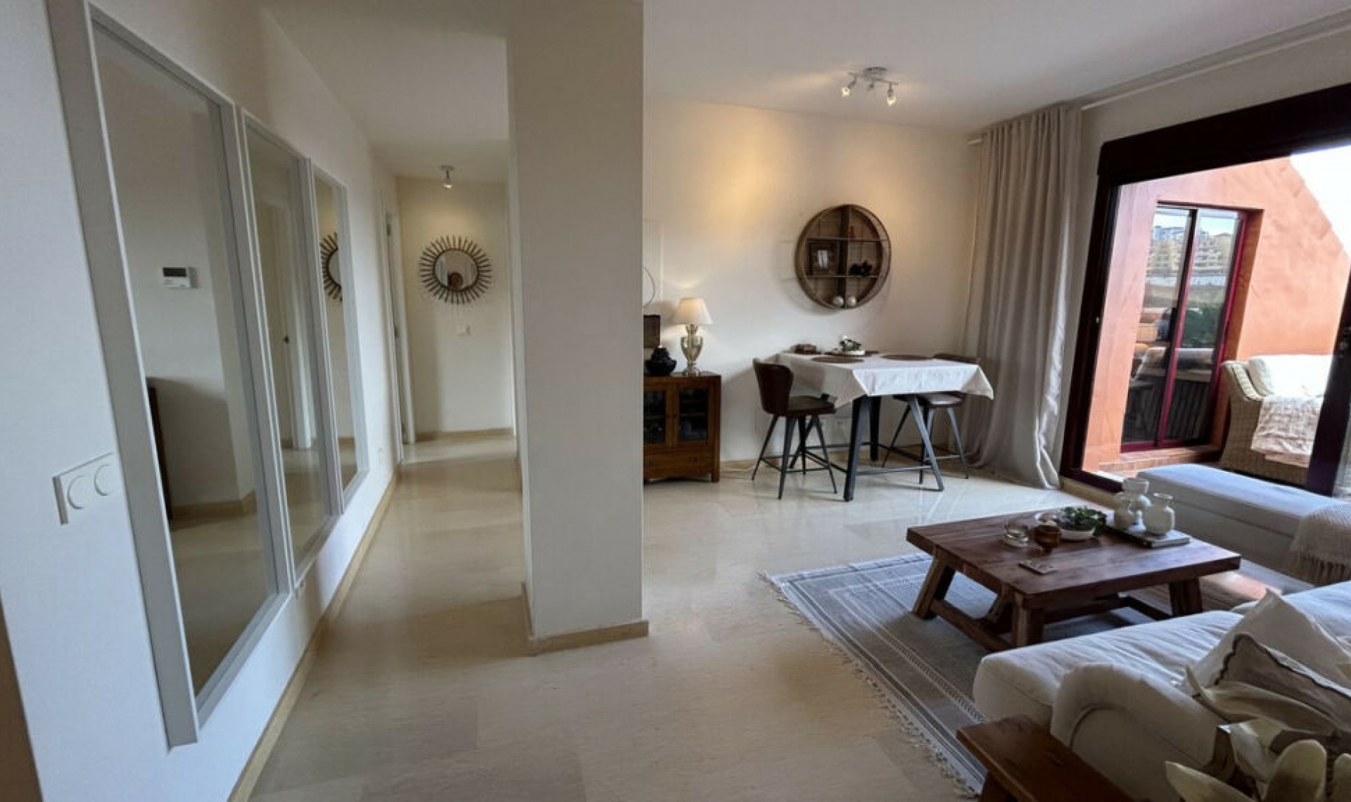 Resale - Apartment -
La Duquesa