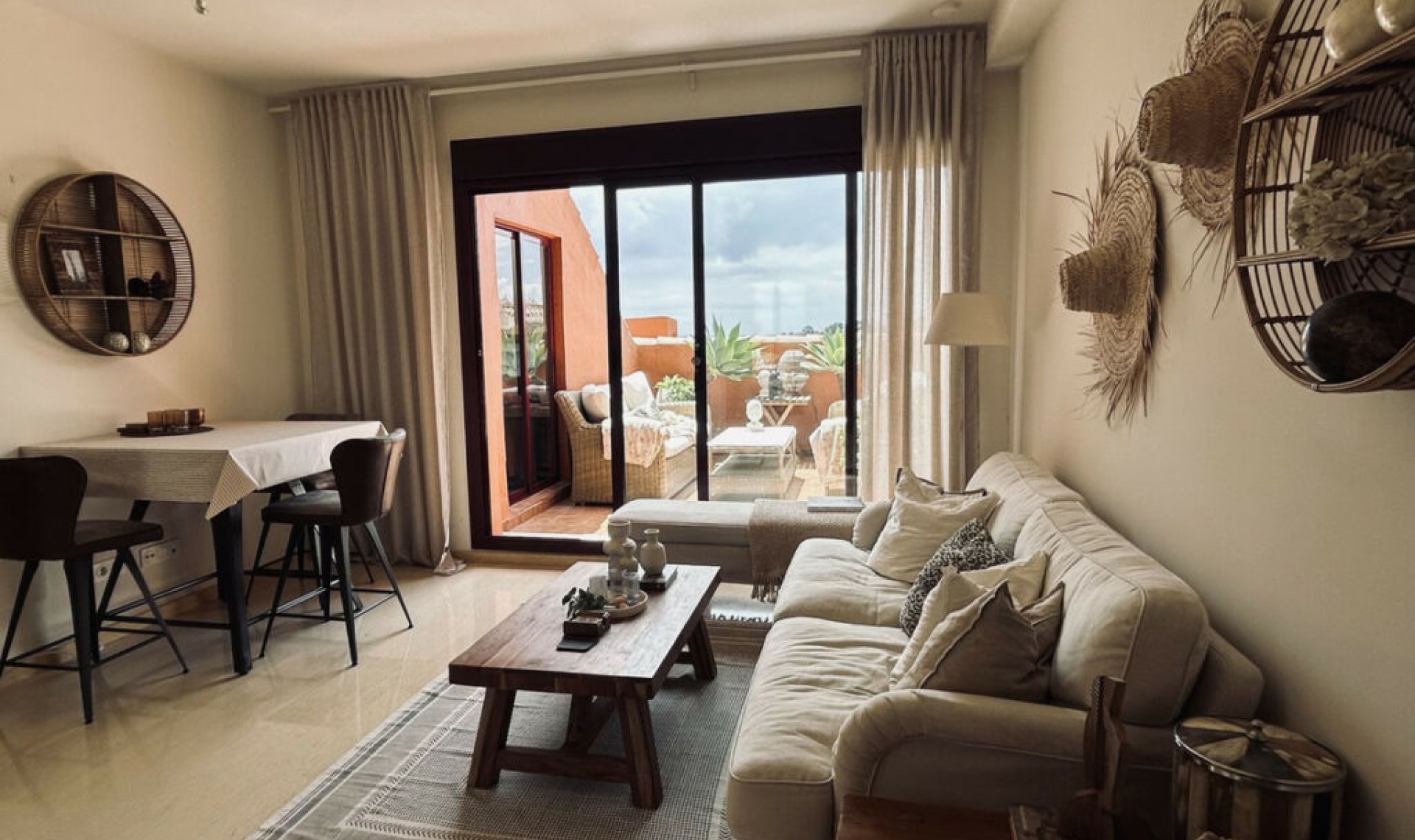 Resale - Apartment -
La Duquesa