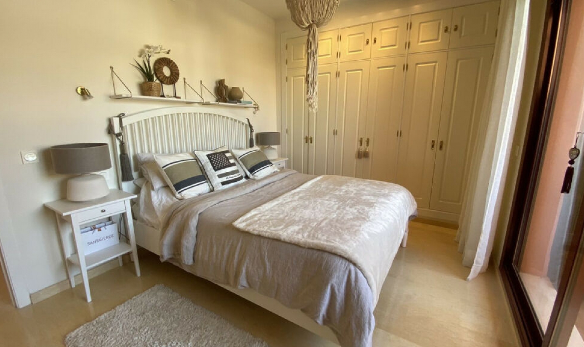 Resale - Apartment -
La Duquesa