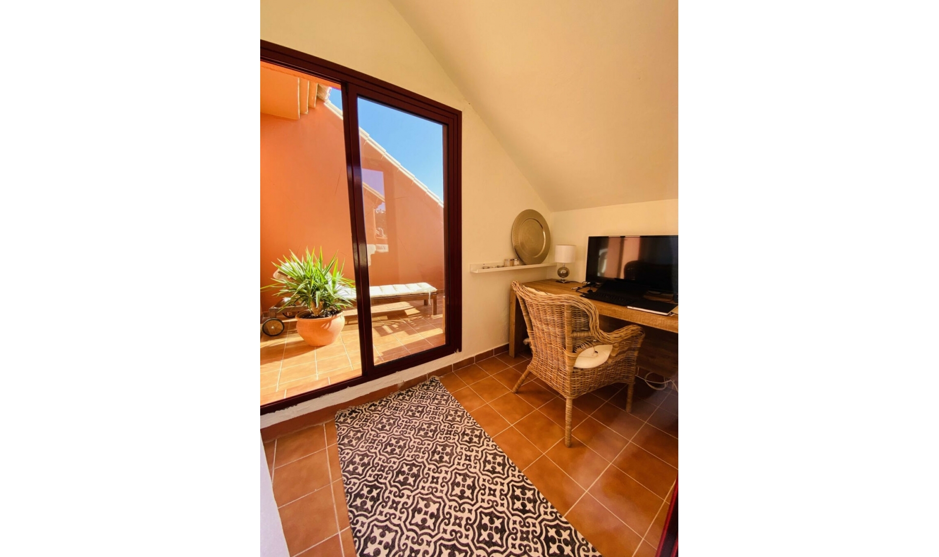 Resale - Apartment -
La Duquesa