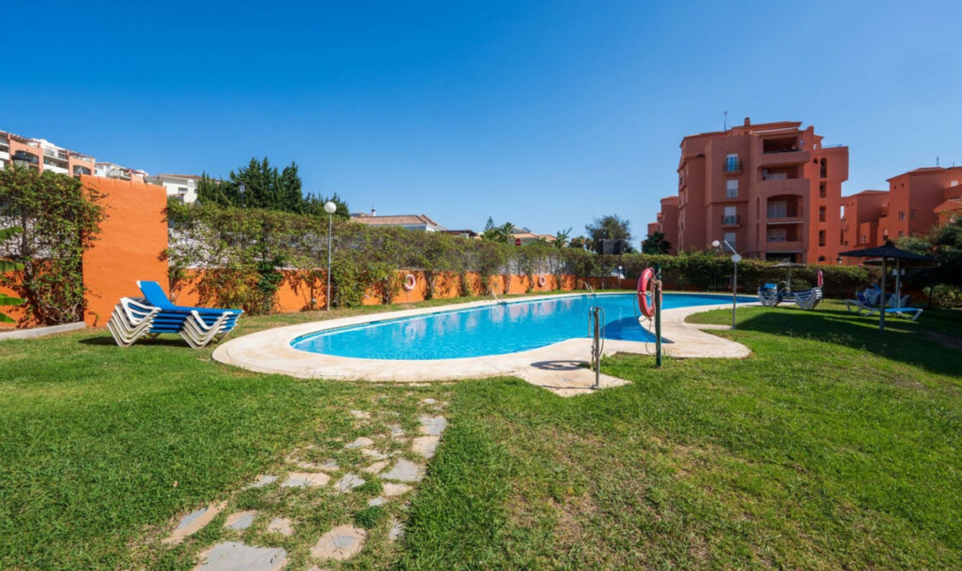 Resale - Apartment -
La Duquesa