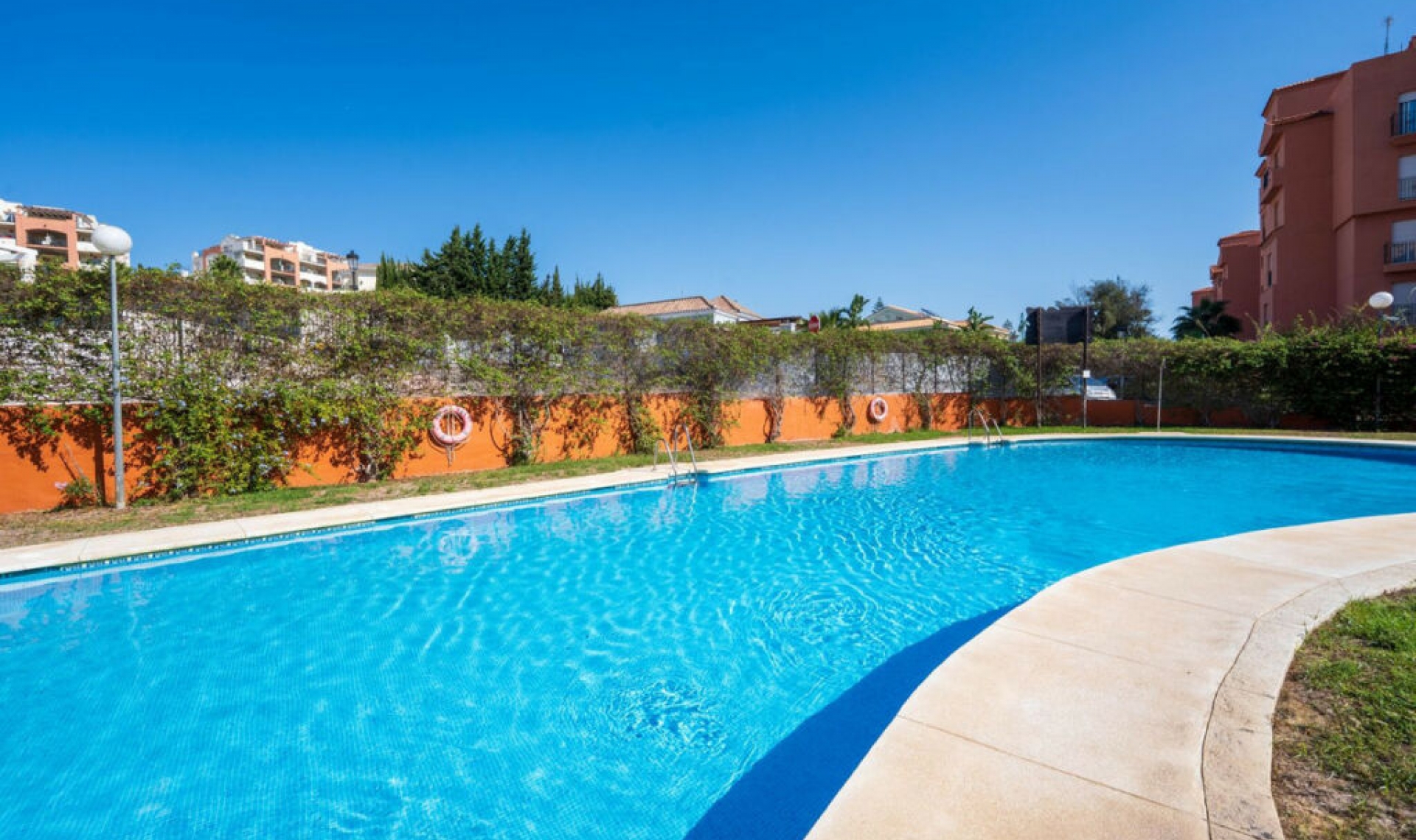 Resale - Apartment -
La Duquesa