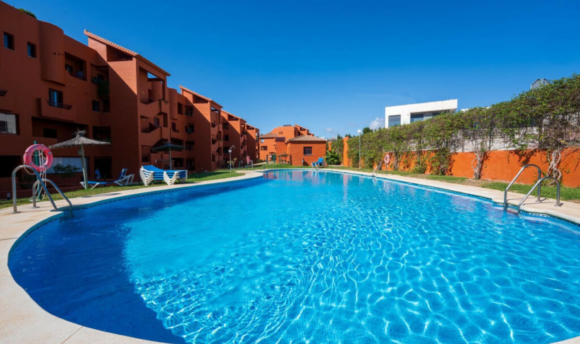 Resale - Apartment -
La Duquesa