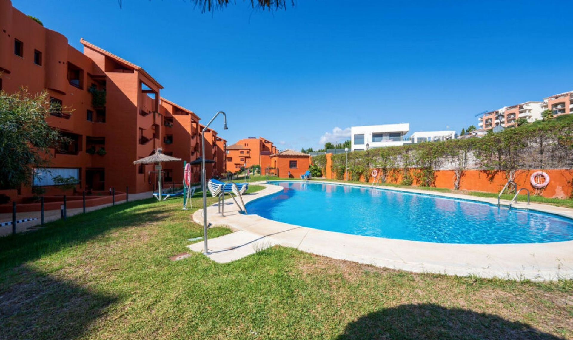 Resale - Apartment -
La Duquesa