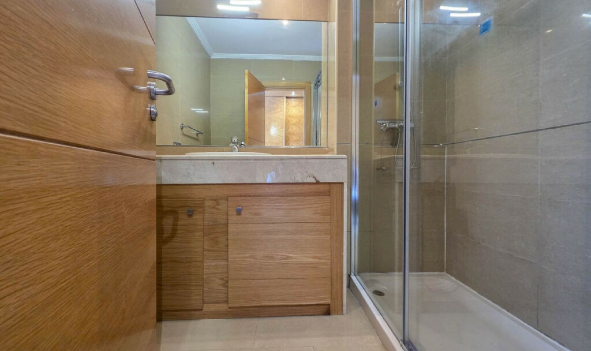 Resale - Apartment -
La Duquesa