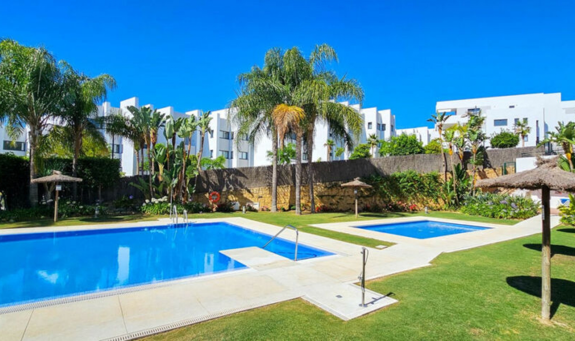 Resale - Apartment -
La Duquesa