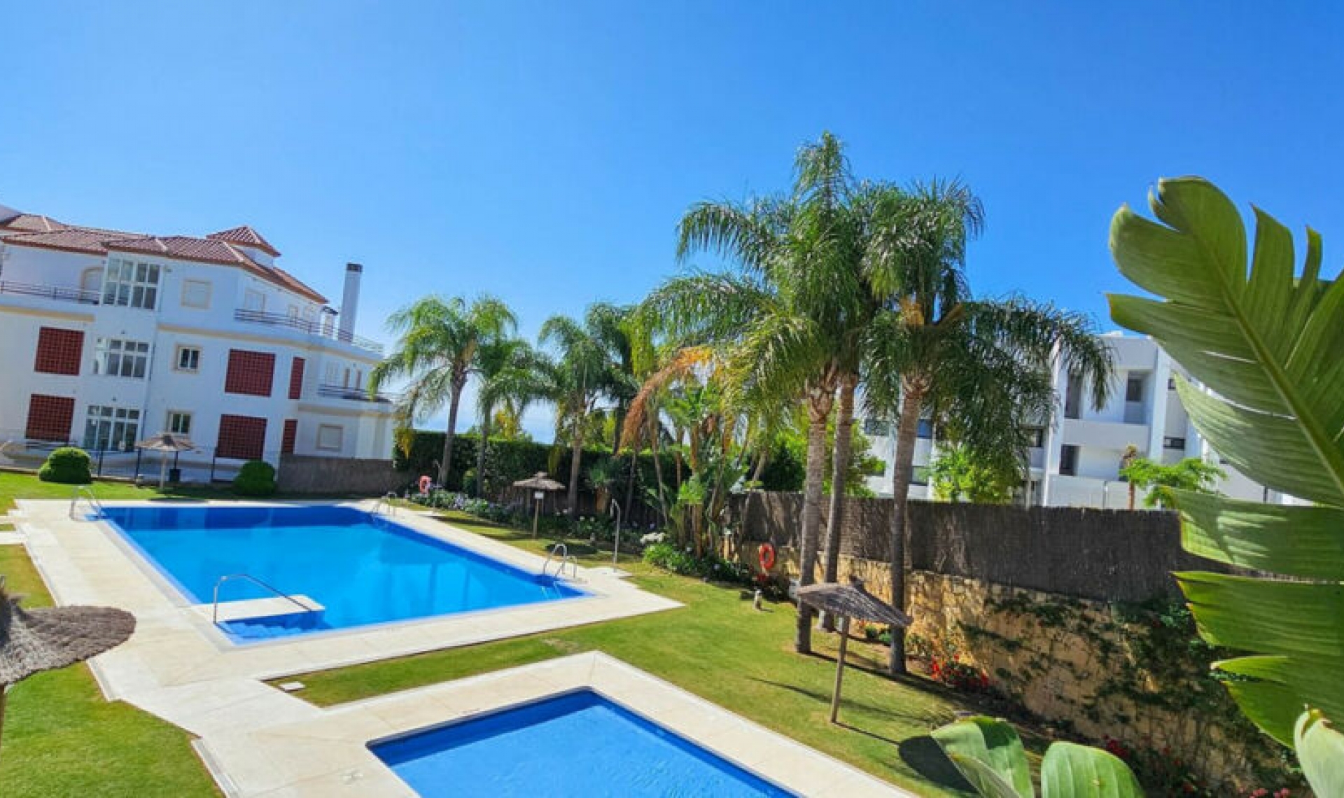 Resale - Apartment -
La Duquesa