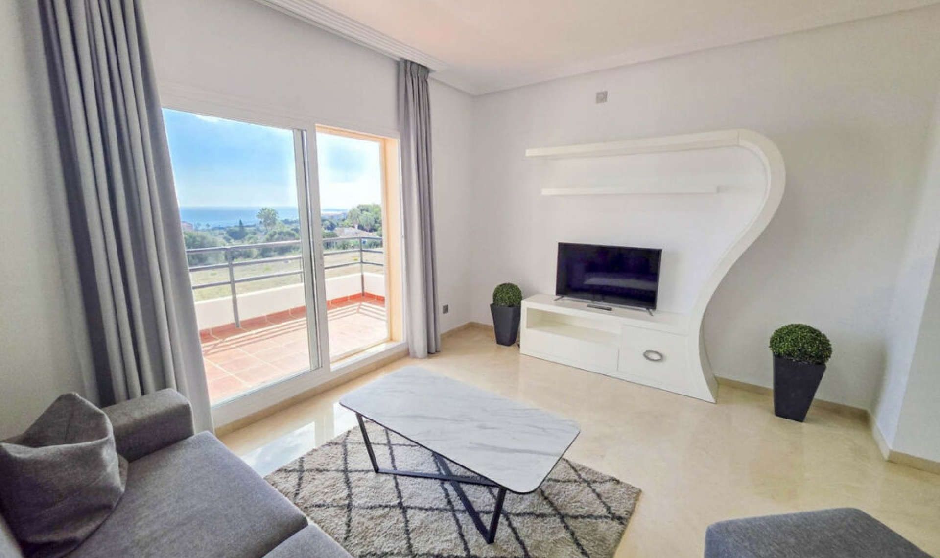 Resale - Apartment -
La Duquesa