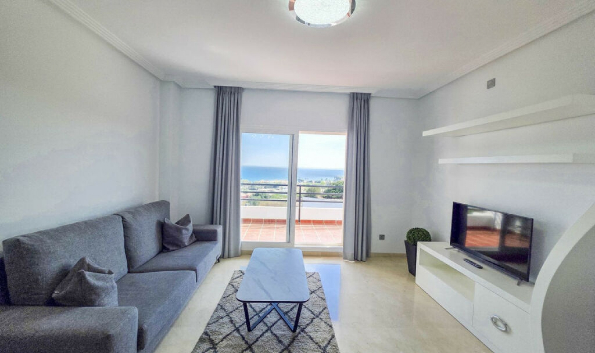 Resale - Apartment -
La Duquesa