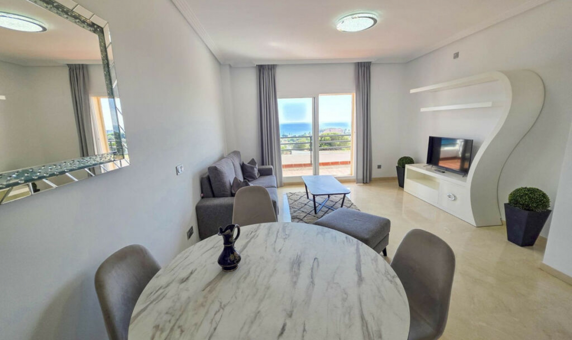 Resale - Apartment -
La Duquesa