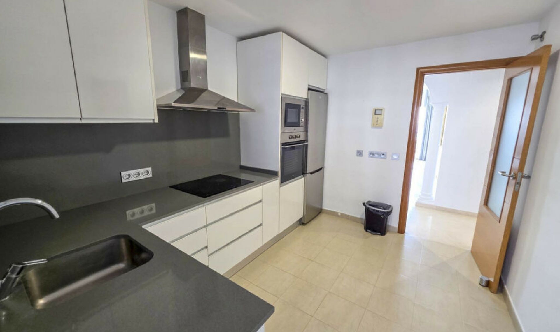 Resale - Apartment -
La Duquesa