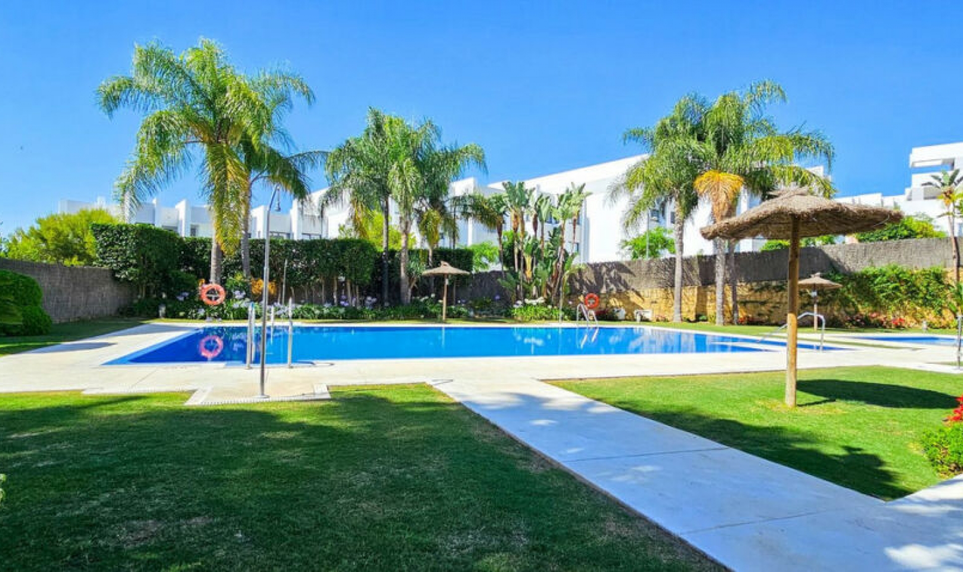 Resale - Apartment -
La Duquesa